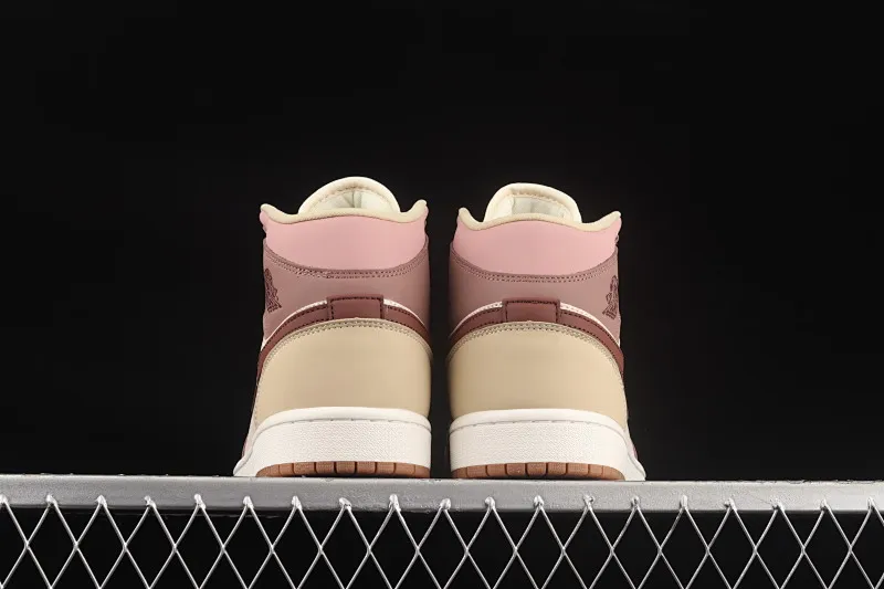 All categories Air Jordan Jordan series basketball shoes Air Jordan 1 Mid Different versions Air Jordan 1 Mid AJ1 Joe 1 smoke gray purple red red bean Chinese basketball shoes DO7440-821